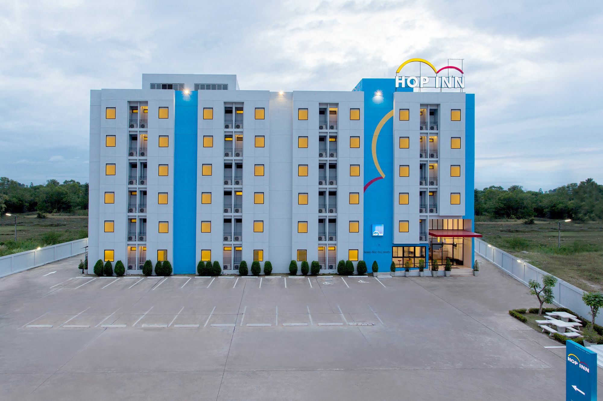 Hop Inn Lop Buri Buitenkant foto